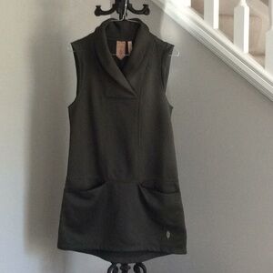 Woman’s INDEGENA tunic sleevless. Size S. Green